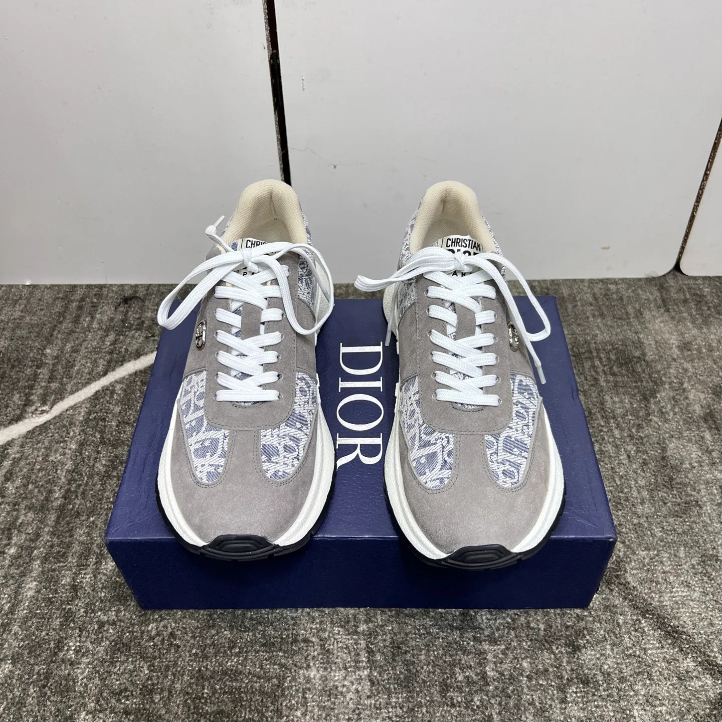 Factory price: 438💰【DIAo·Dior】Original quality.~ Unique modern style sneakers. 🏃A must-have casual shoe for trendy men😍😍 Original brand imported from Italy, imported original leather, sheep lining (refuses to discolor and grind feet) Sole: Original sole provided by the original factory, French lazy style design ⚠️Fit to the feet, original quality, super comfortable original sole. It’s like shooting the real thing 🎬The real thing is better, high-quality sneakers, size: 38-44, custom-made 45